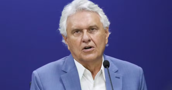 De-colete-Caiado-reforca-criticas-a-seguranca