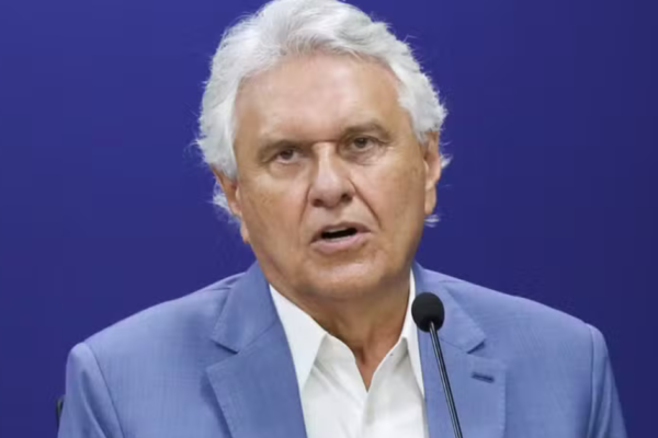 De-colete-Caiado-reforca-criticas-a-seguranca
