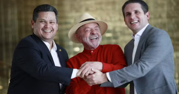 Lula-sinaliza-apoio-a-Hugo-Motta-e-Alcolumbre-em-2027