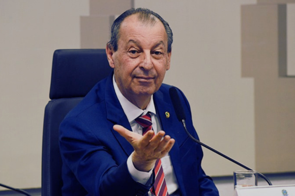 PEC-6-x-1-por-que-Aziz-preve-aprovacao-no-Senado