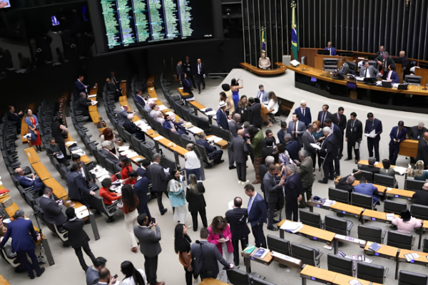 PEC-6x1-oposicao-tenta-adiar-votacao-para-pos-eleicao